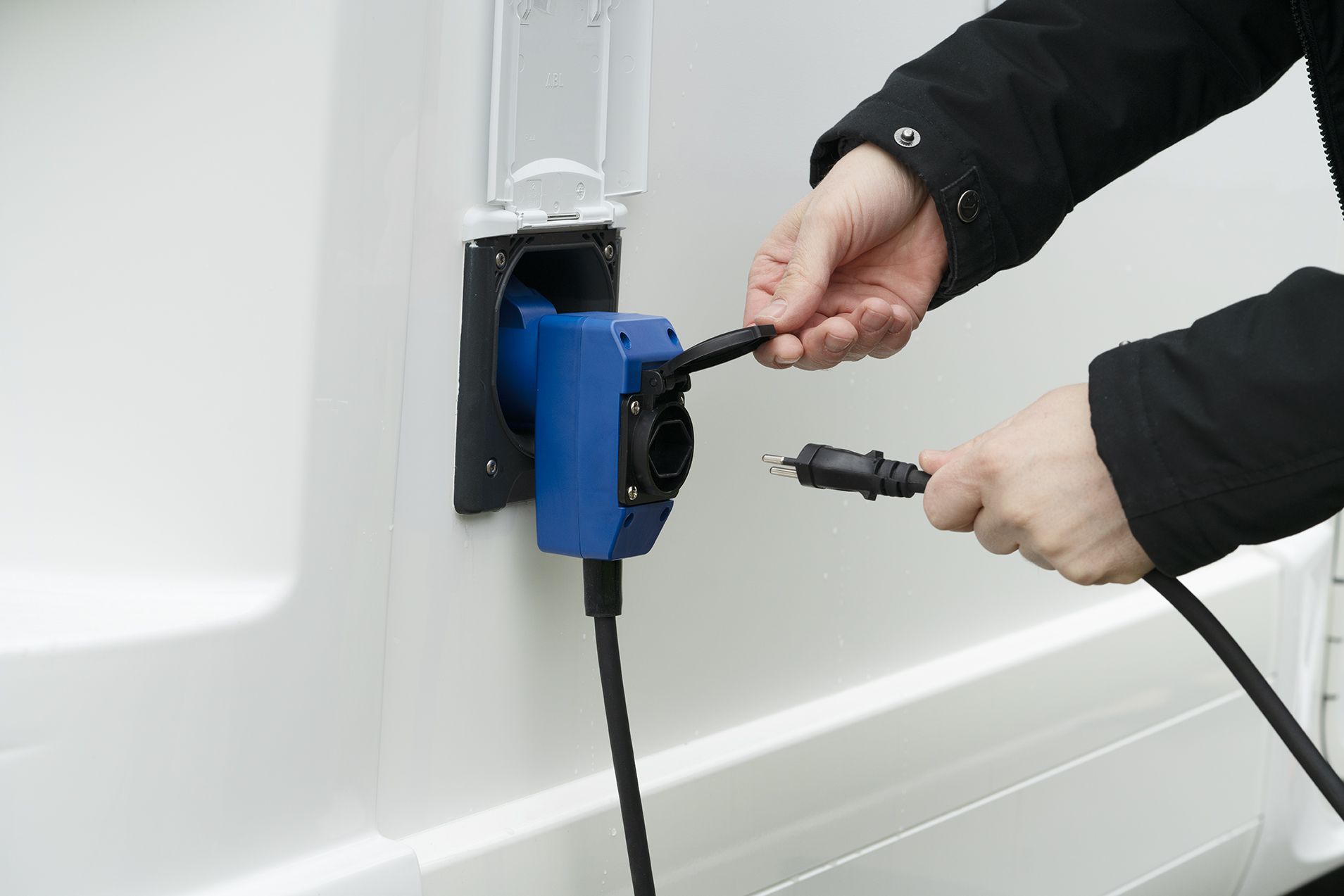 CEE-Verlängerung H07RN-F3G1.5 sw 15m IP44 3-polig CEE16 + Typ 23