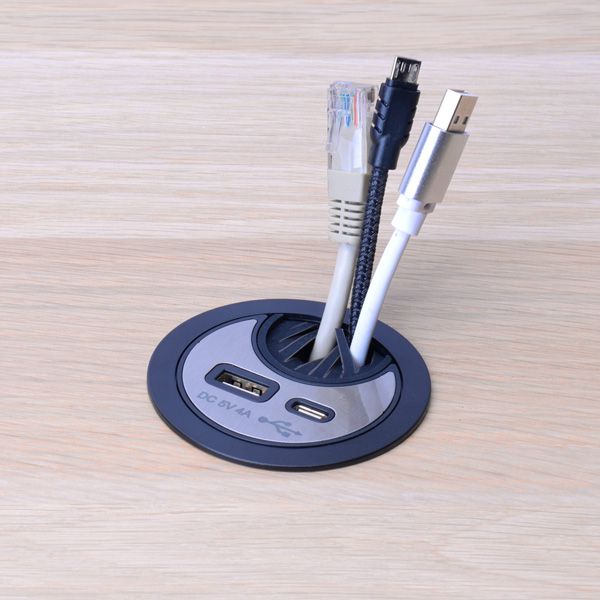 passe-câble avec USB-A et USB-C Charger noir argenté