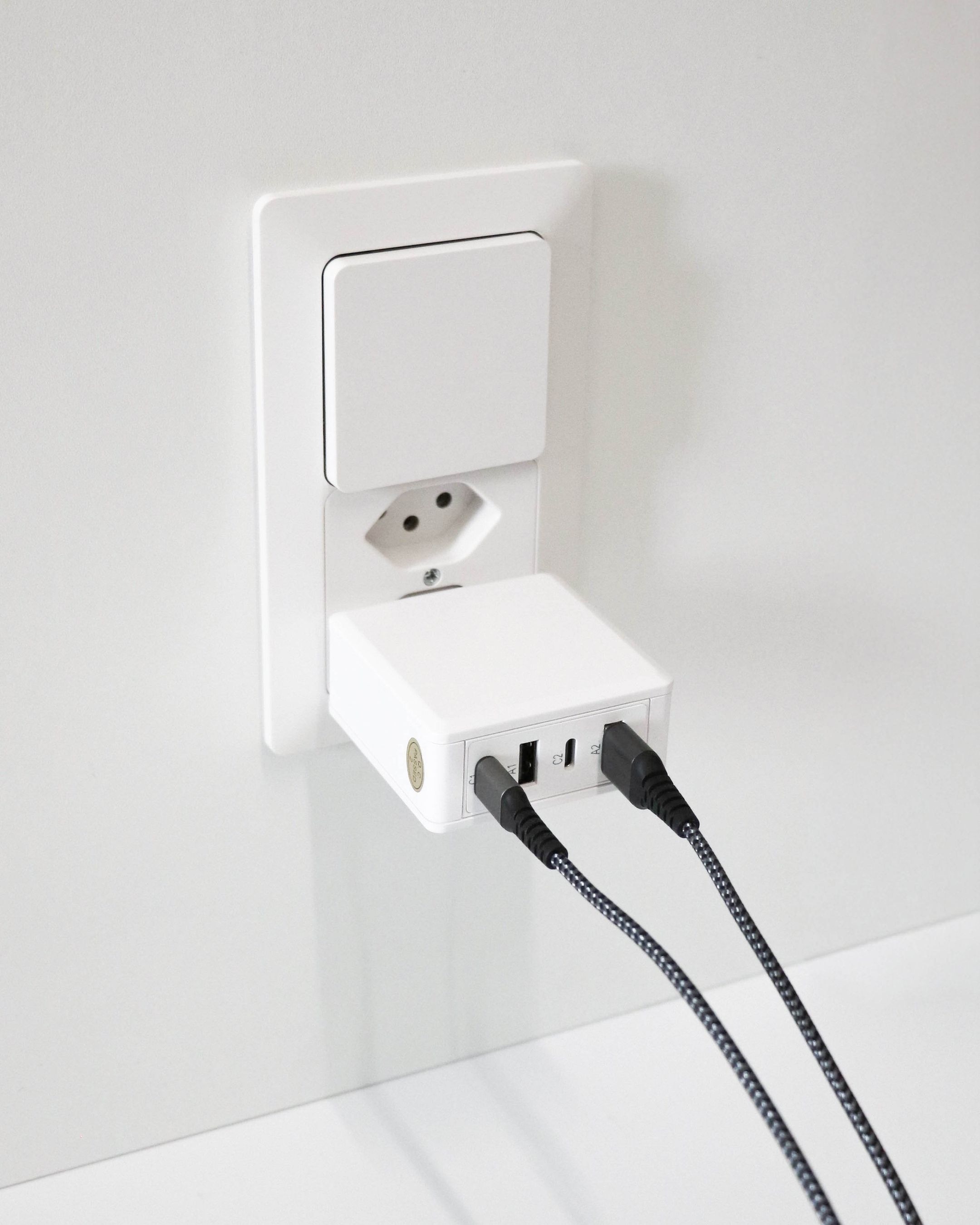 adaptateur de charge rapide USB 2x USB-C PD 2x USB-A 65W blanc