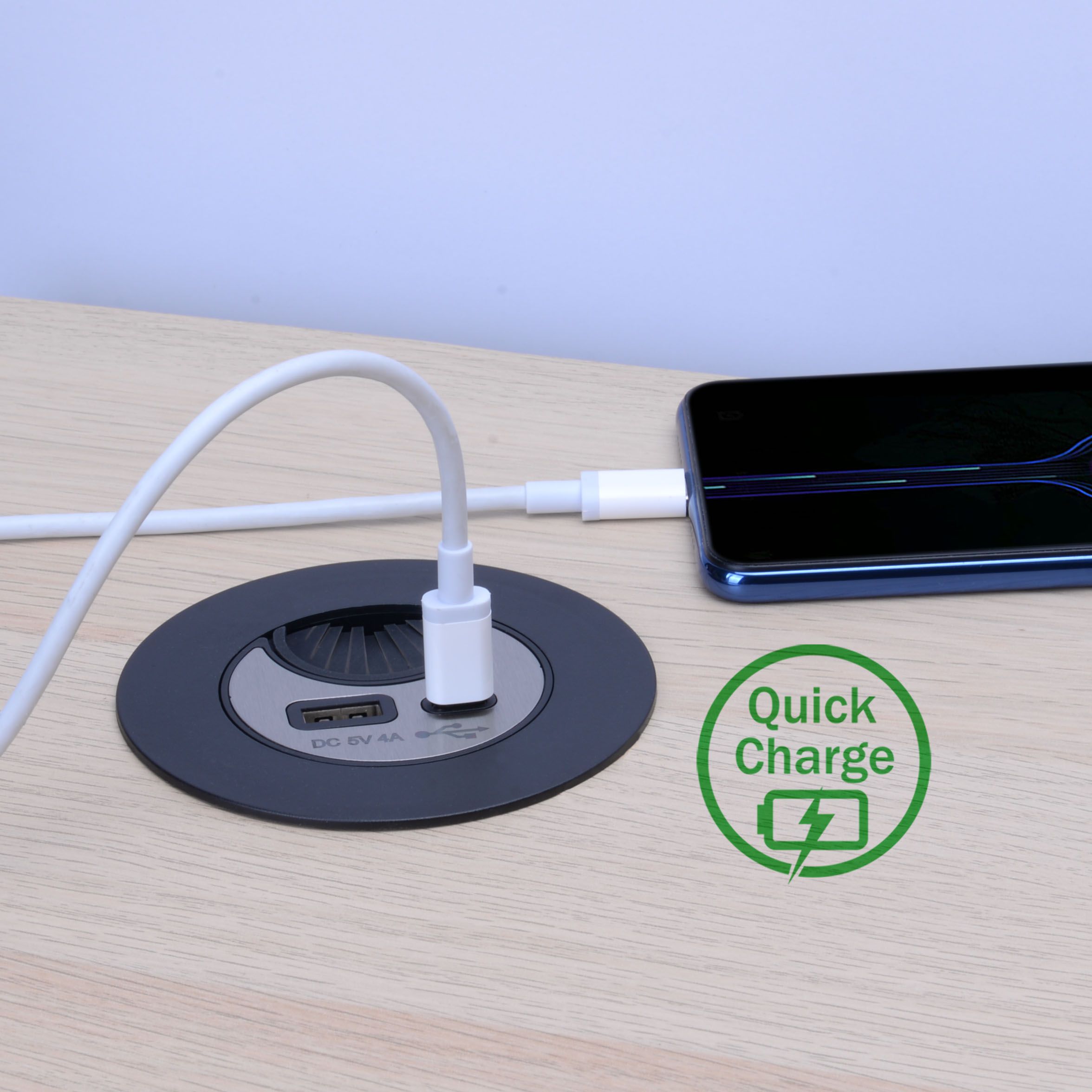 passe-câble avec USB-A et USB-C Charger noir argenté