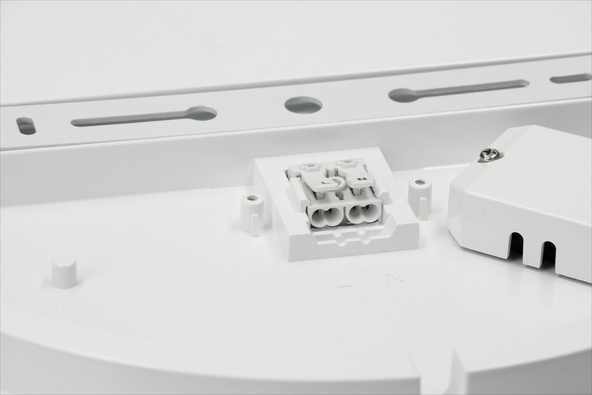 plafonnier et applique LED FLAT CCT 28 HF 18W CCT 1980lm