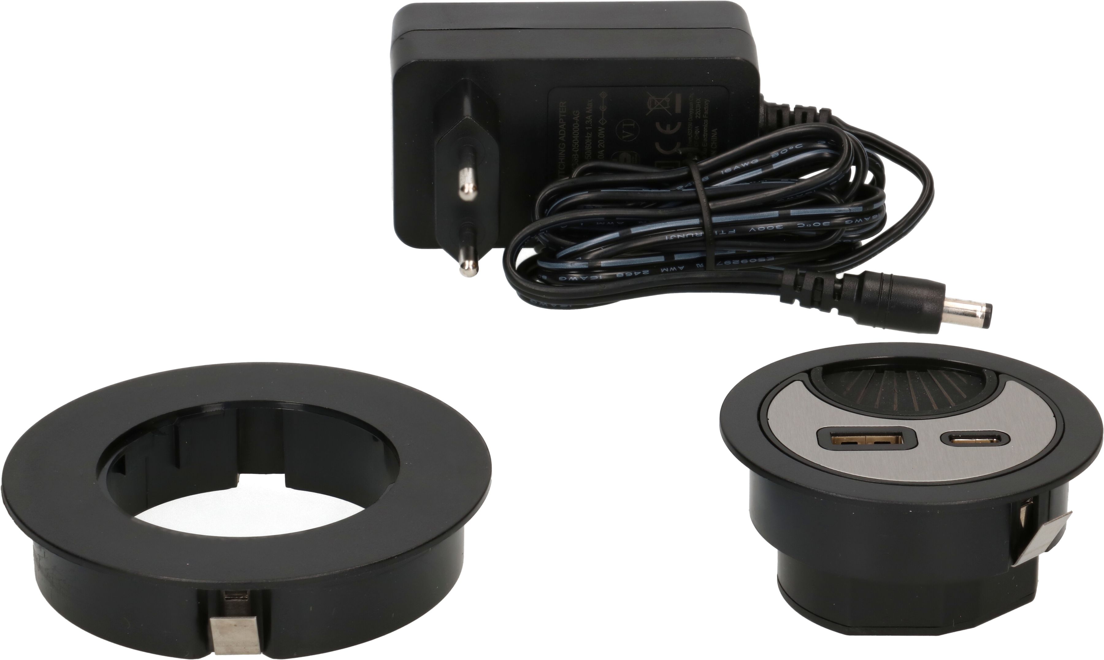 passe-câble avec USB-A et USB-C Charger noir argenté