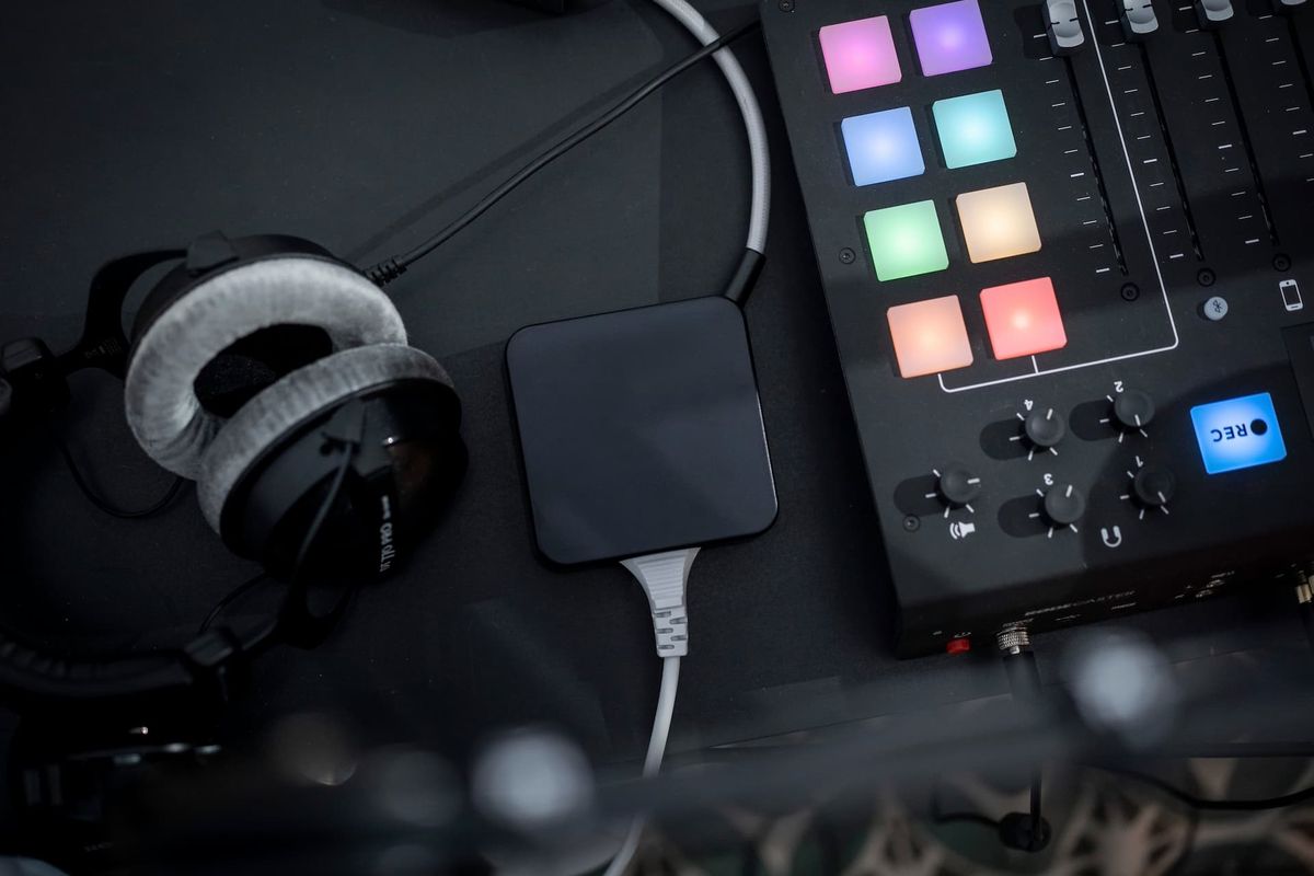 multiprise Cube 3x type 13 blanc / turquoise USB 2m clip-clap