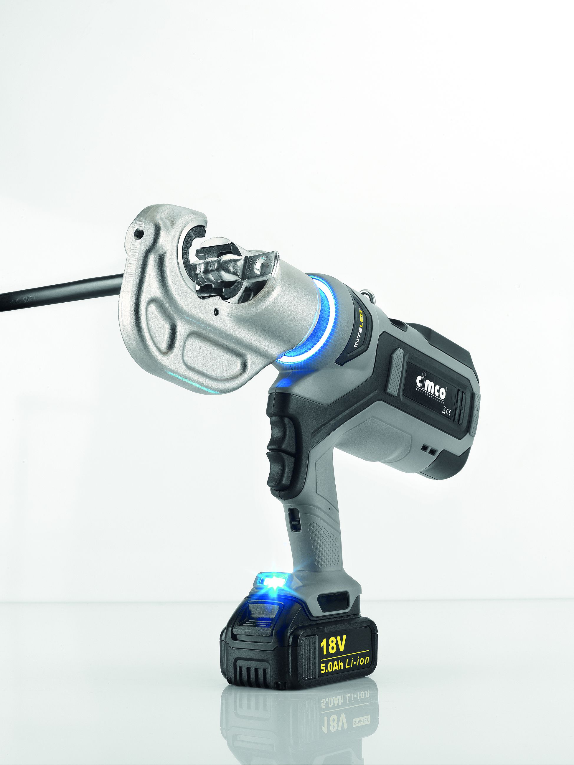 Presse hydraulique sur batterie jusqu'à 130 kN 400mm² tête en C