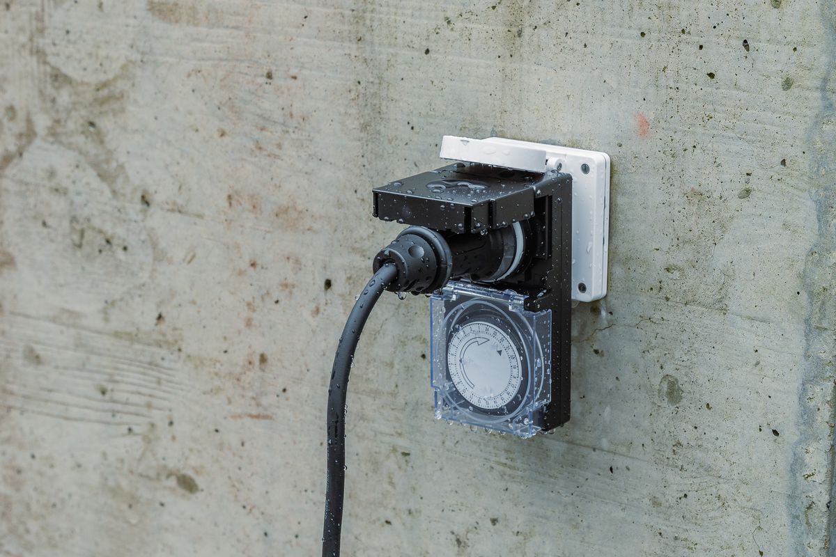 programmateur horaire IP55 24h analogique noir