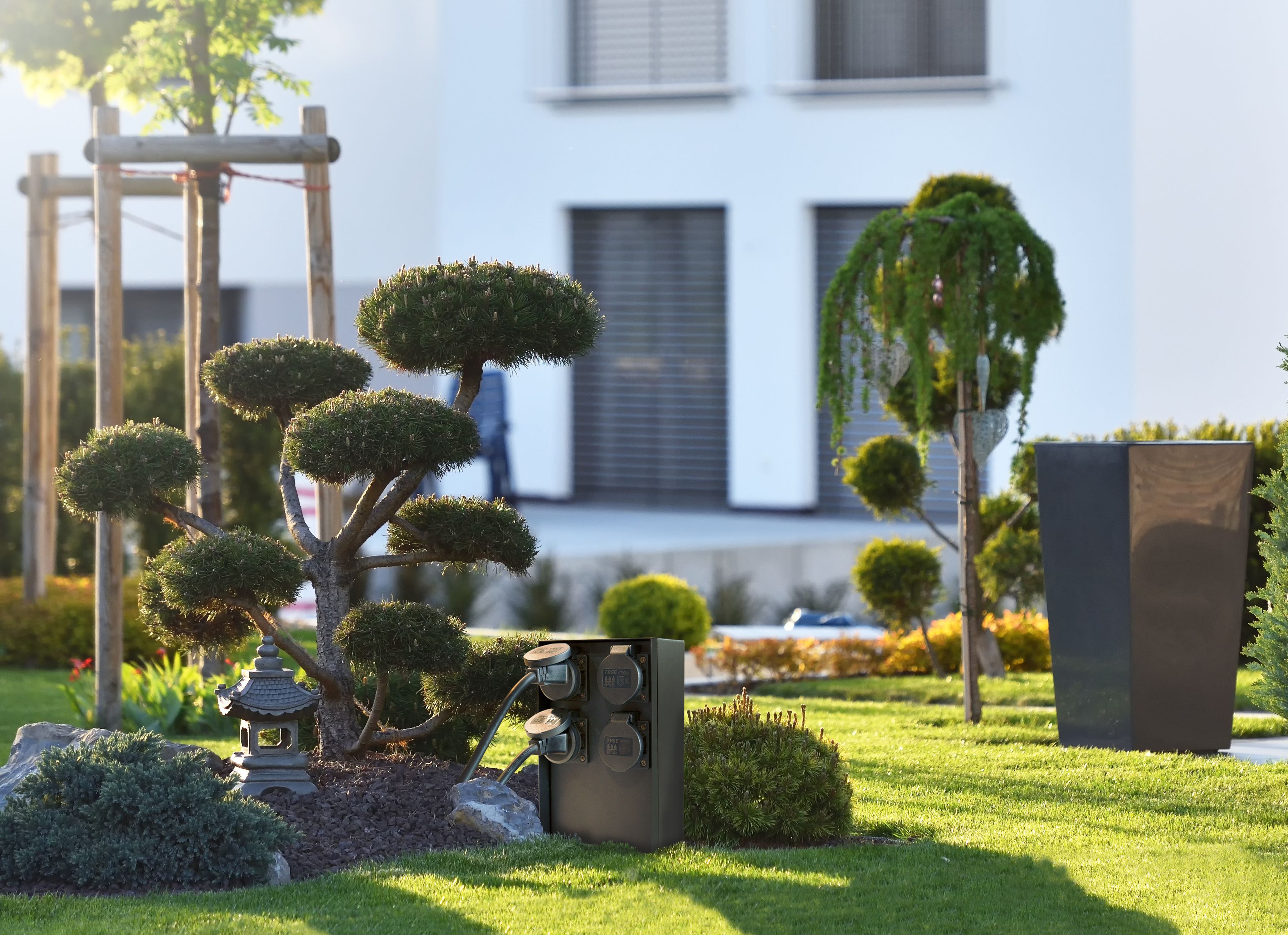 colonne de prises de jardin 4x type 13 IP55 acier noir mat