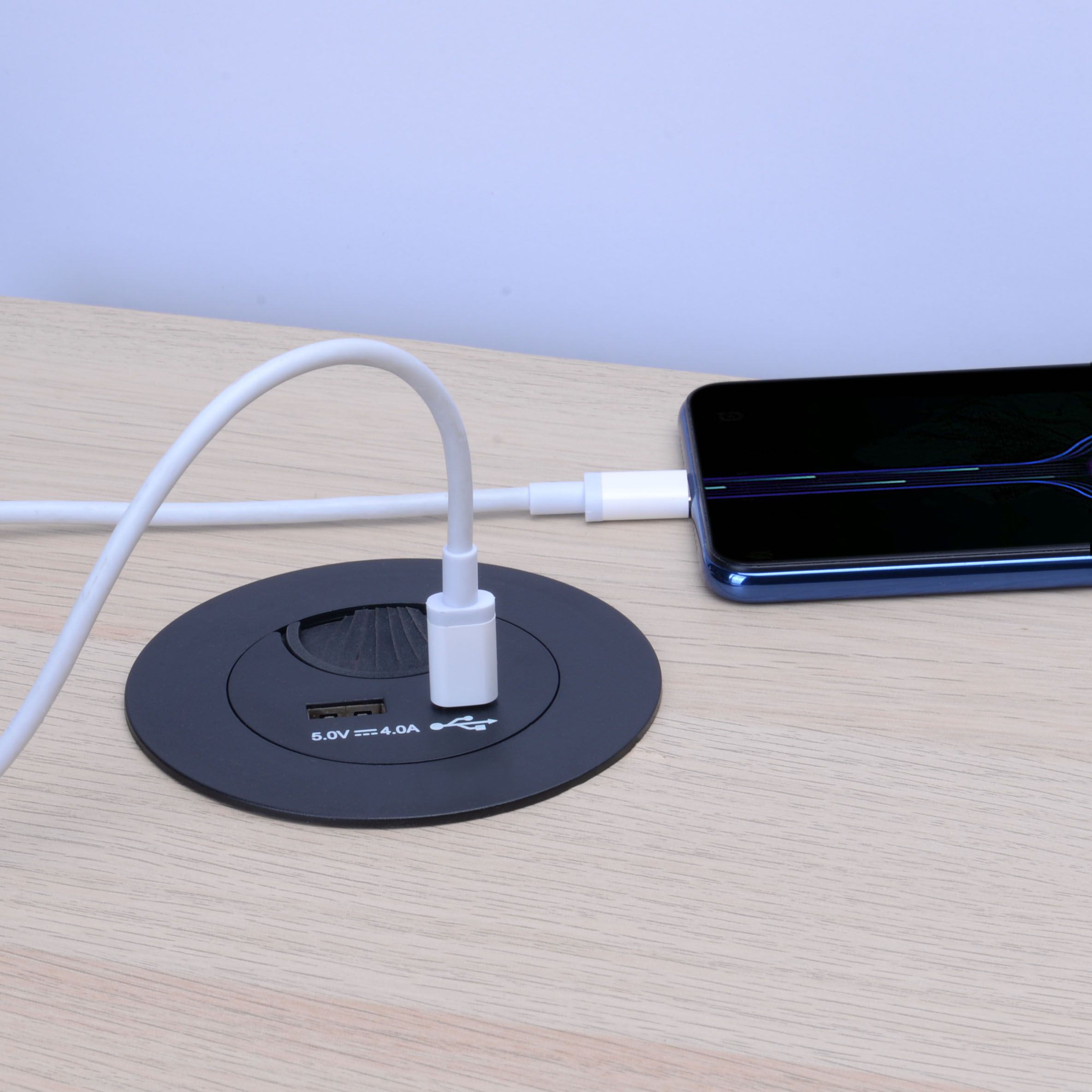passe-câble avec USB-A et USB-C Charger noir