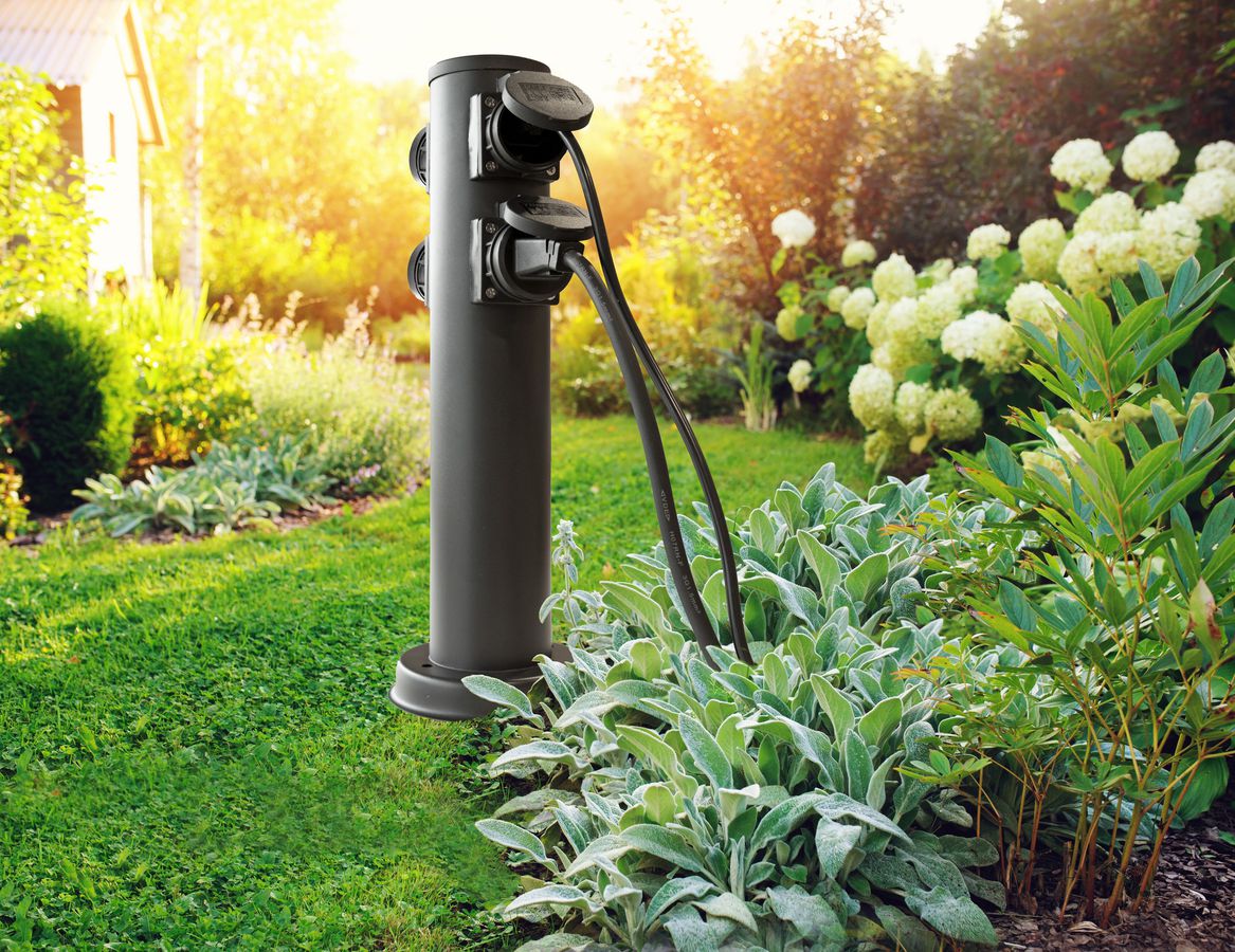 colonne de prises de jardin 4x type 13 IP55 rond acier noir mat